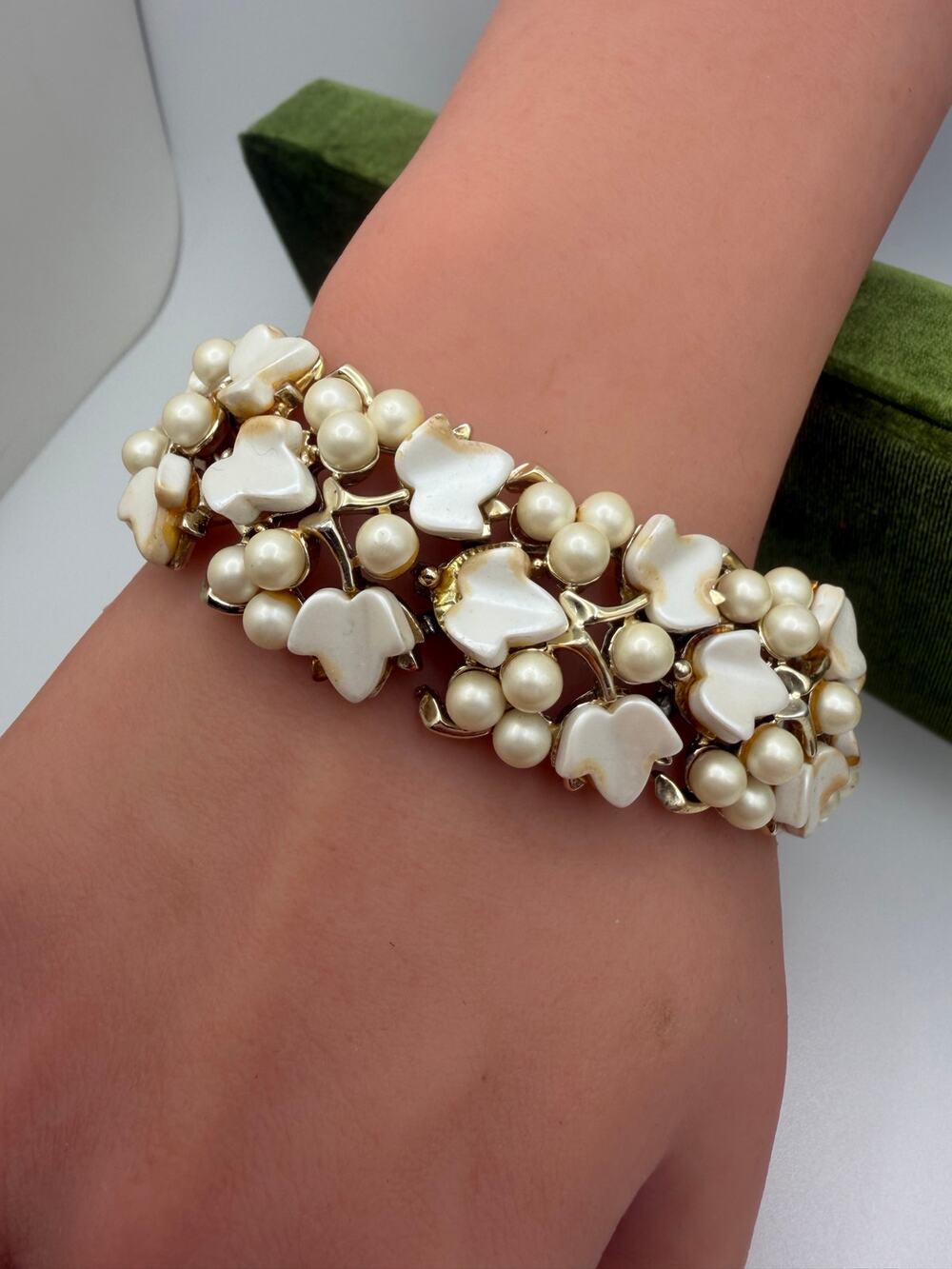vintage mid-century modern link bracelet molded white thermoset plastic leaves